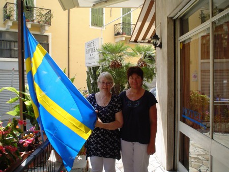 Syrran o jag vid vårt hotel i San Remo